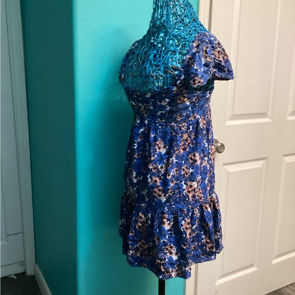 💥PRICE DROP💥 Blue Floral Pattern Play Dress - Picture 3 of 6